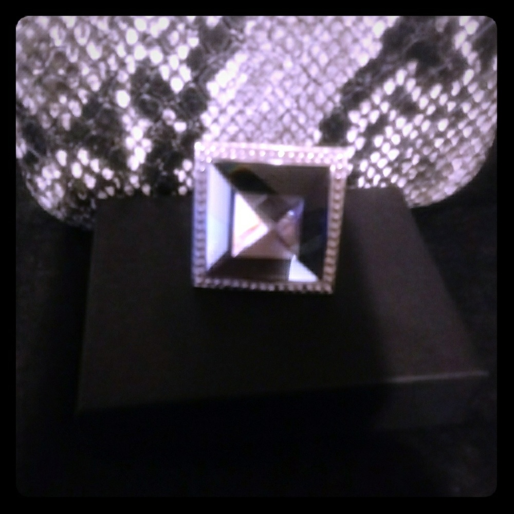 Ladies ring